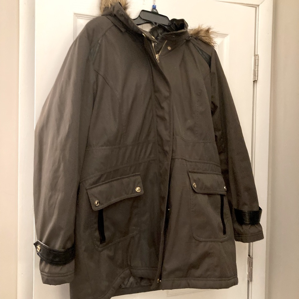 Kensi over the waist length olive green coat with a faux fur trimmed hood.